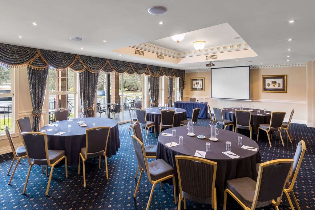 Canterbury International Hotel Forest Hill Restaurant photo